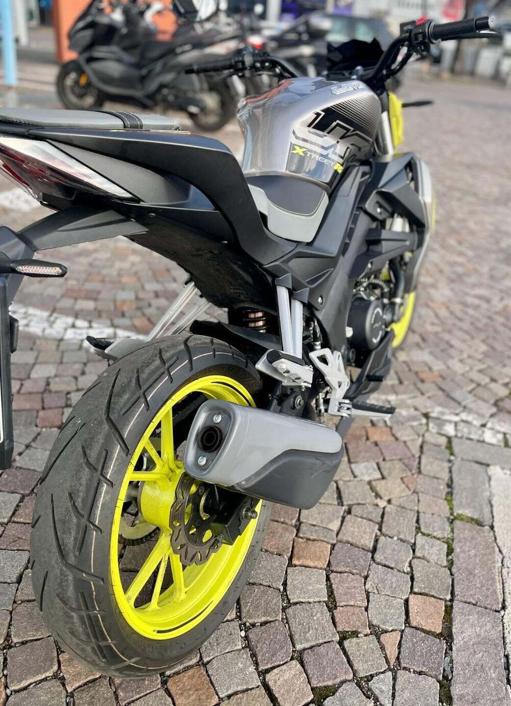 Um Italia Xtreet RS 125 (2023 - 26) (3)