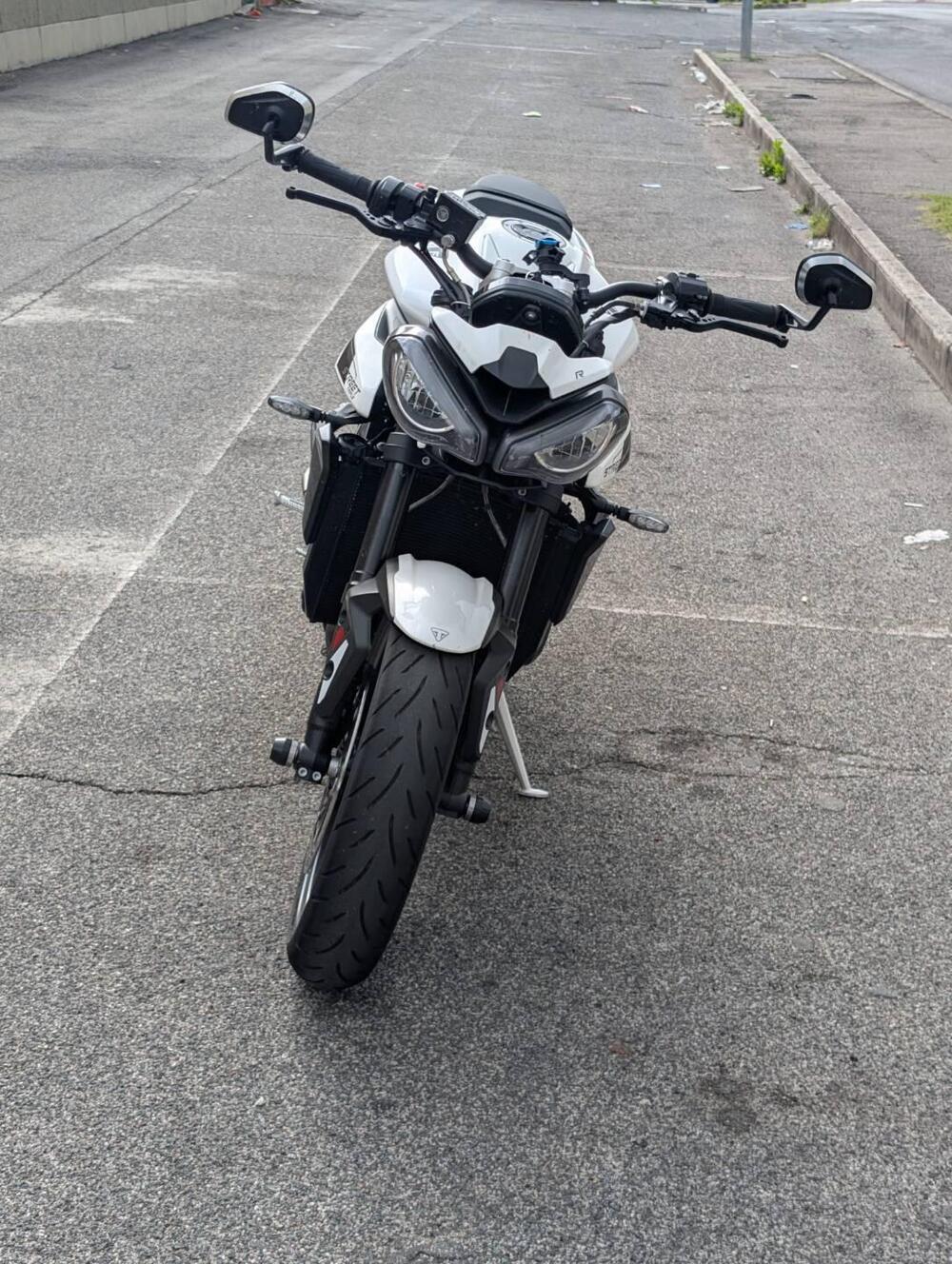 Triumph Street Triple 765 R (2023 - 26) (2)