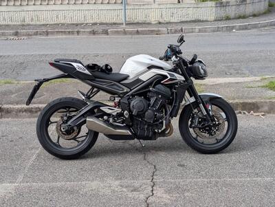 Triumph Street Triple 765 R (2023 - 26) usata