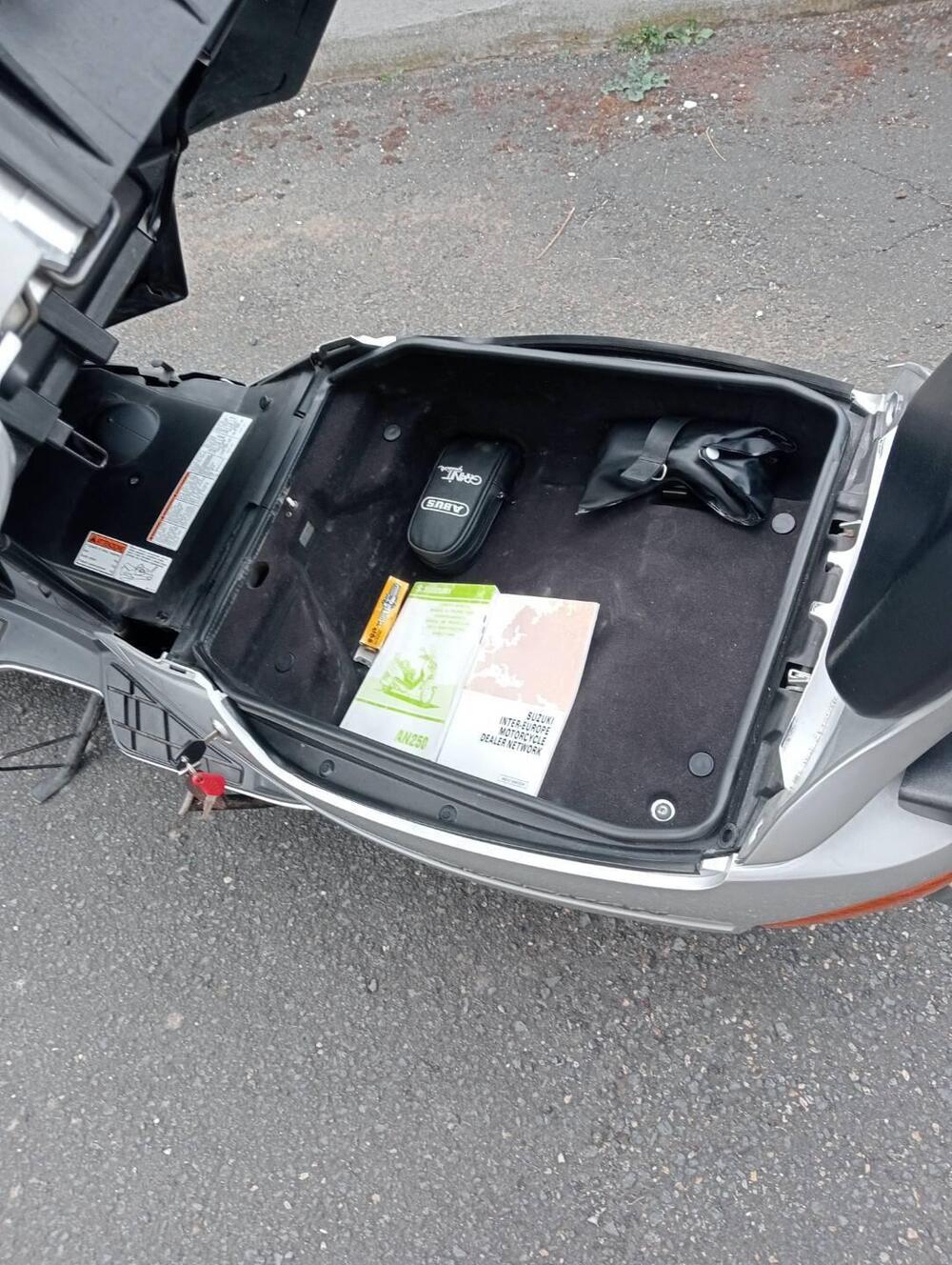 Suzuki Burgman AN 250 (1998 - 01) (11)