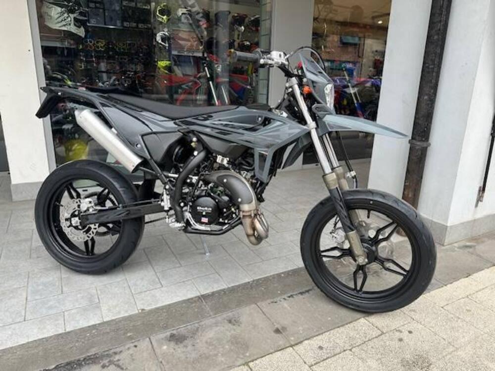 Betamotor RR 50 Motard - X Special Edition (2024 - 26) (3)