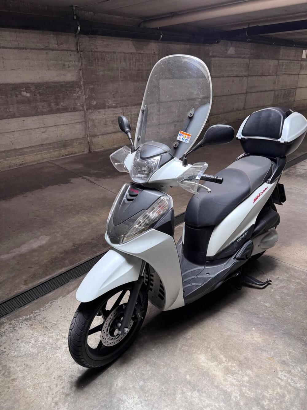 Honda SH 300 i (2011 - 14) (2)