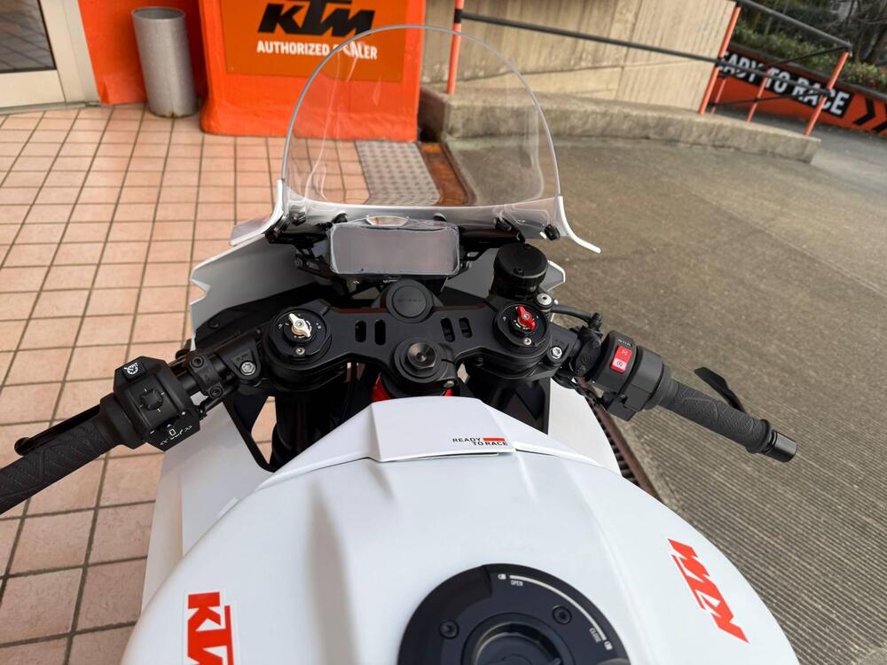 KTM 990 RC R Track (2026) (3)