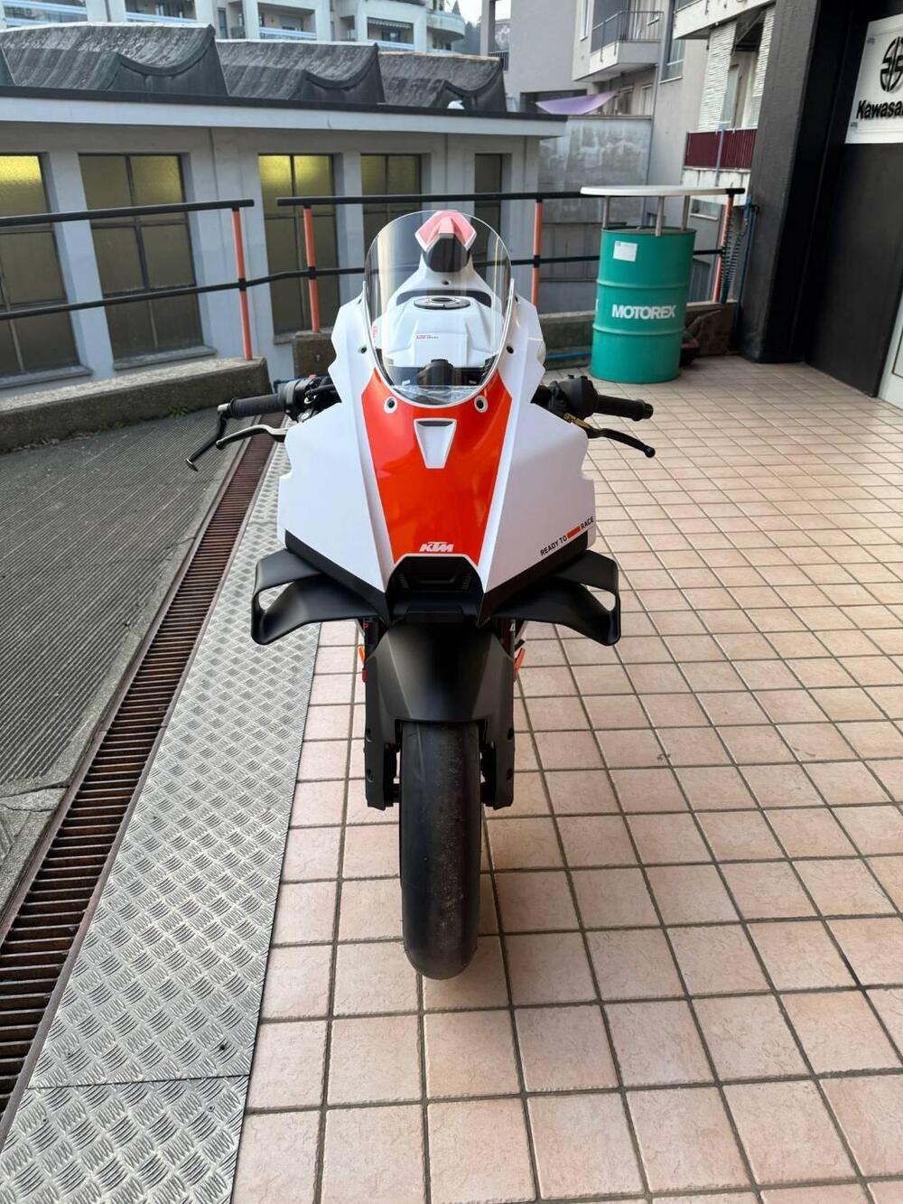 KTM 990 RC R Track (2026) (4)