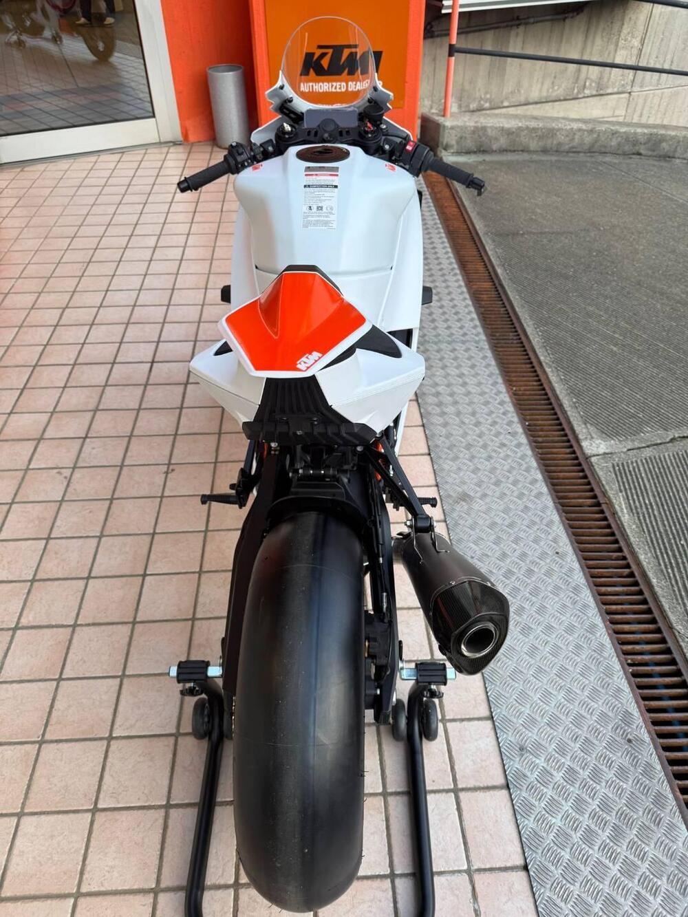 KTM 990 RC R Track (2026) (5)