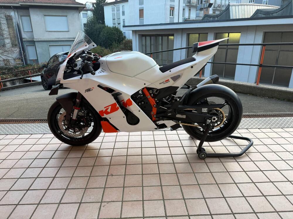 KTM 990 RC R Track (2026) (2)