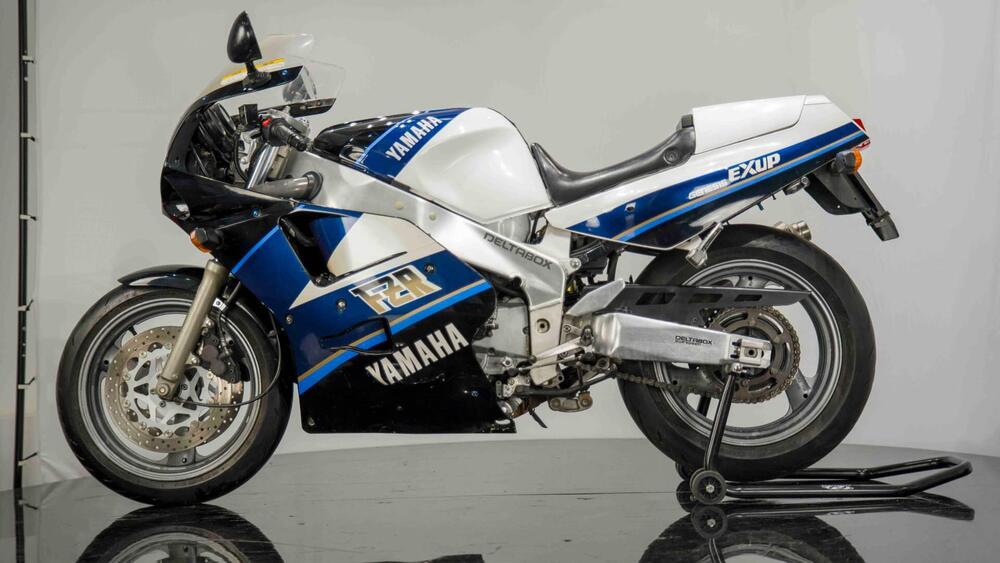 Yamaha FZR 1000 Exup (1989 - 90) (2)