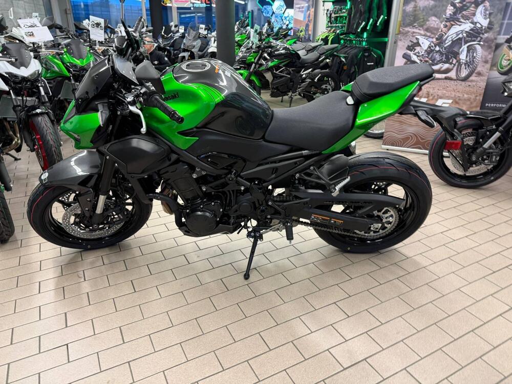 Kawasaki Z 900 (2025 - 26) (2)
