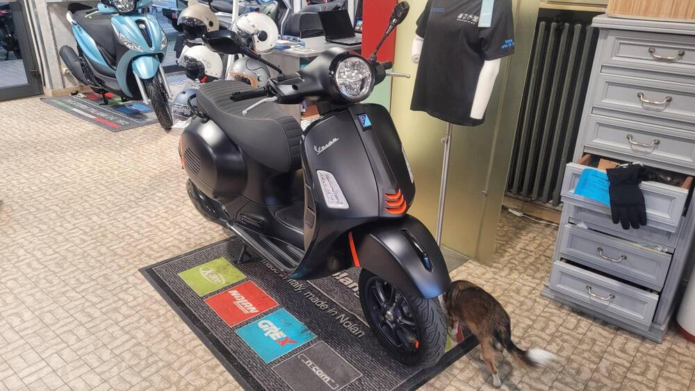 Vespa GTS 300 Super Sport (2023 - 24) (2)