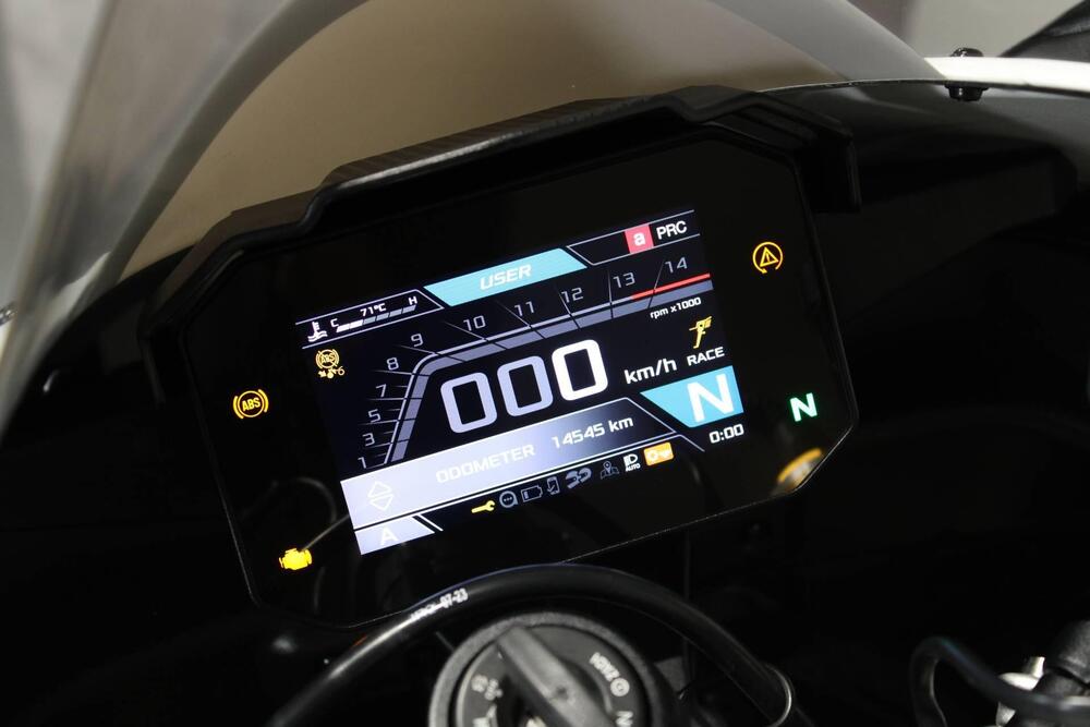 Aprilia RSV4 1100 Factory (2021 - 24) (6)