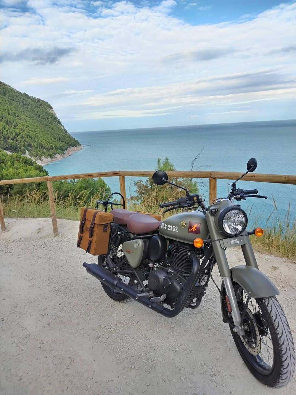 Royal Enfield Classic 350 (2021 - 26) (2)