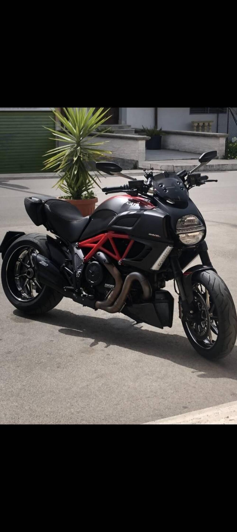 Ducati Diavel 1200 Carbon (2010 - 13)