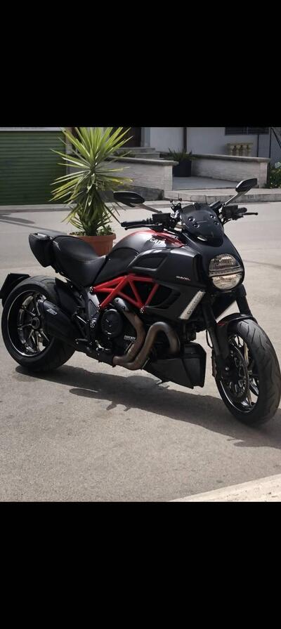 Ducati Diavel 1200 Carbon (2010 - 13) usata