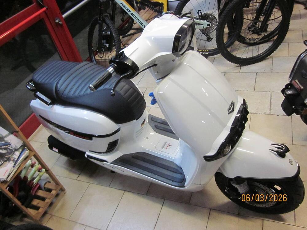 Keeway Motor Sixties 300i (2023 - 25) (3)