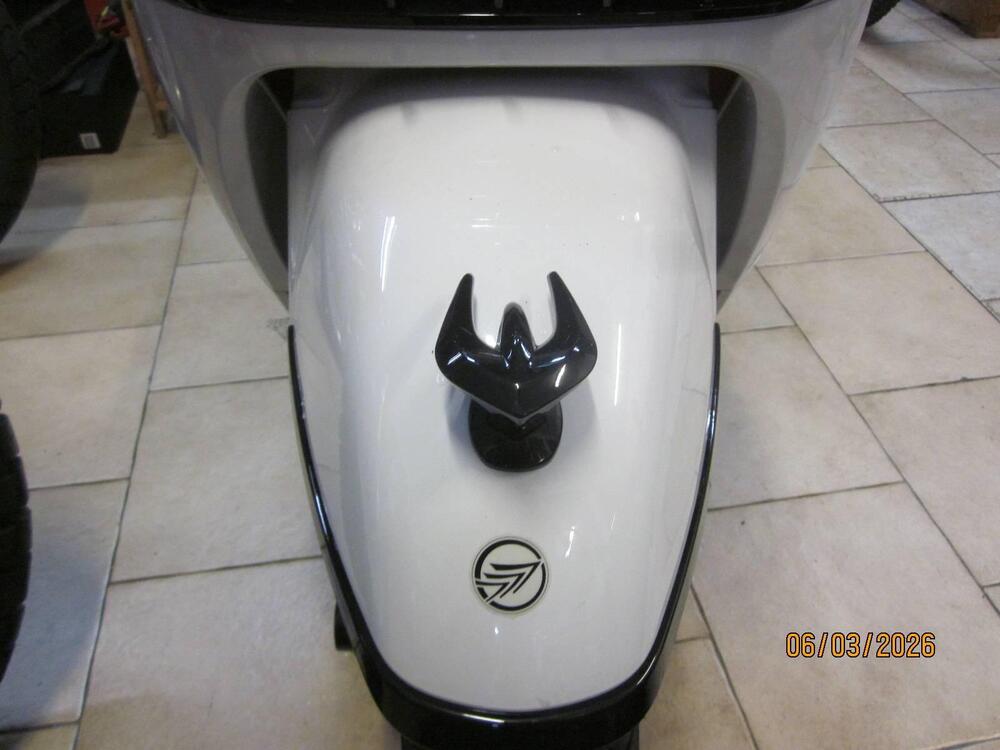 Keeway Motor Sixties 300i (2023 - 25) (5)