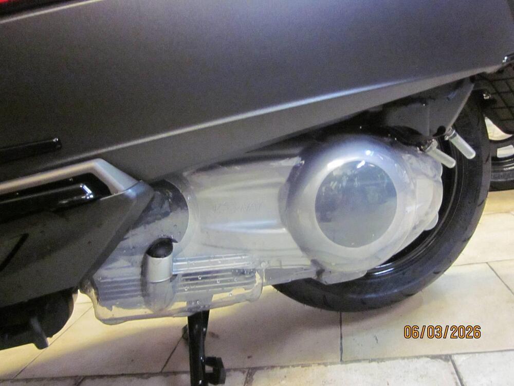 Keeway Motor Sixties 300i (2023 - 25) (9)