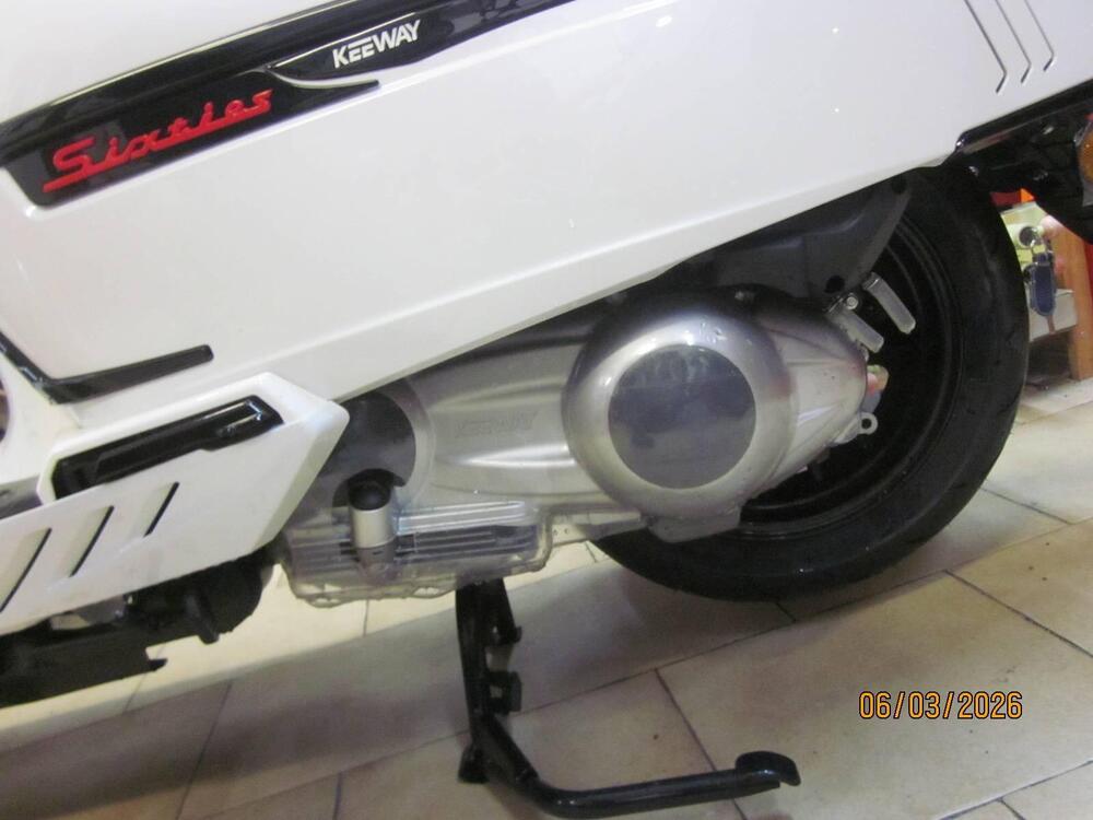 Keeway Motor Sixties 300i (2023 - 25) (10)