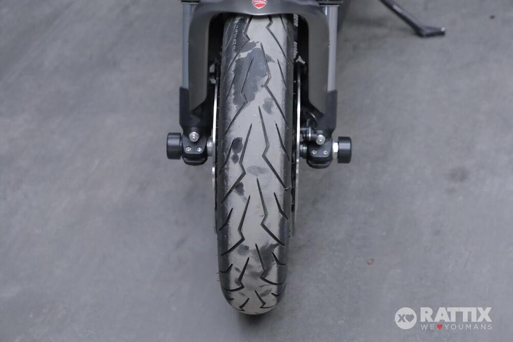 Ducati Diavel 1200 Carbon (2010 - 13) (11)