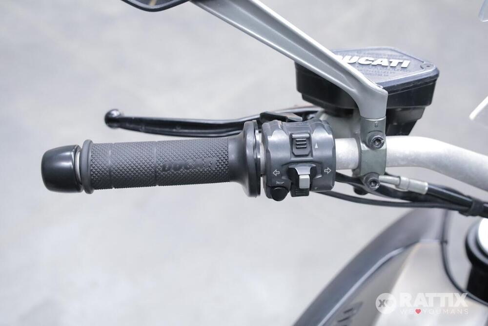 Ducati Diavel 1200 Carbon (2010 - 13) (12)