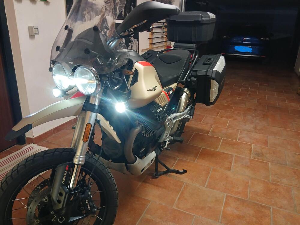 Moto Guzzi V85 TT Travel (2021 - 23) (2)