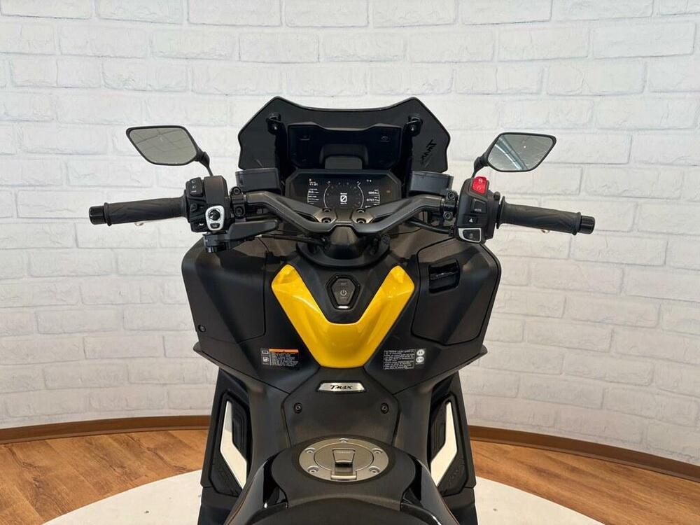 Yamaha T-Max 560 (2022 - 24) (8)