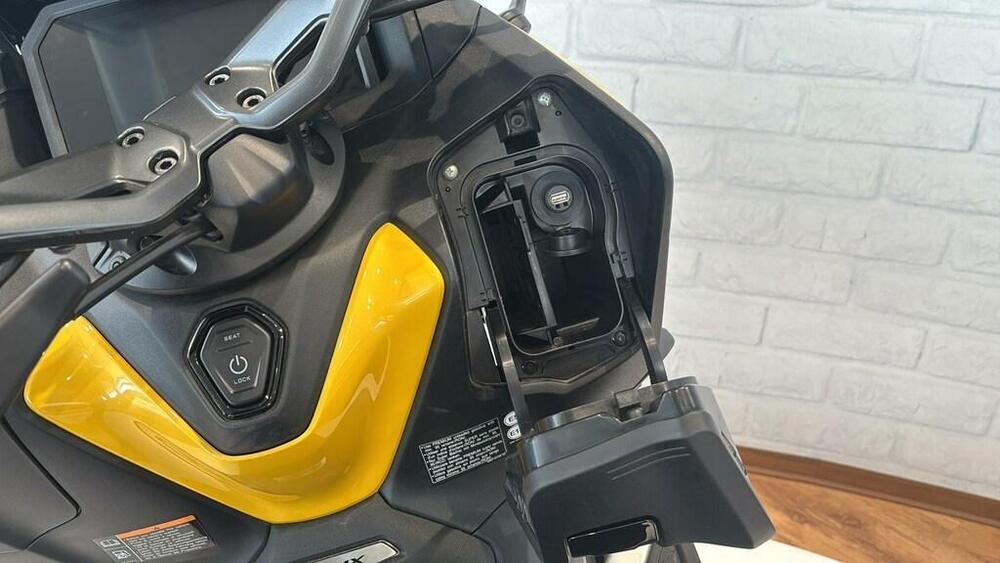 Yamaha T-Max 560 (2022 - 24) (15)