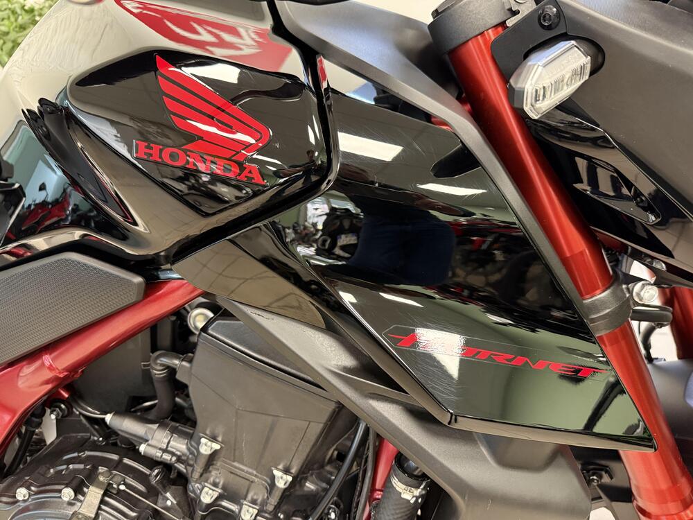 Honda CB 750 Hornet (2023 - 24) (10)