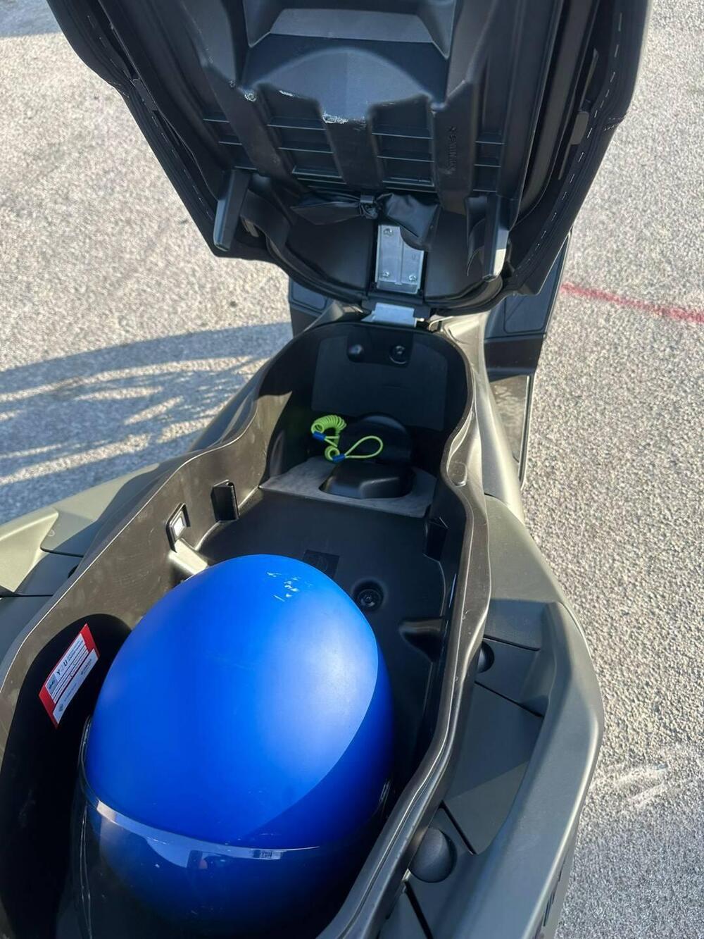 Yamaha X-Max 300 (2025 - 26) (6)