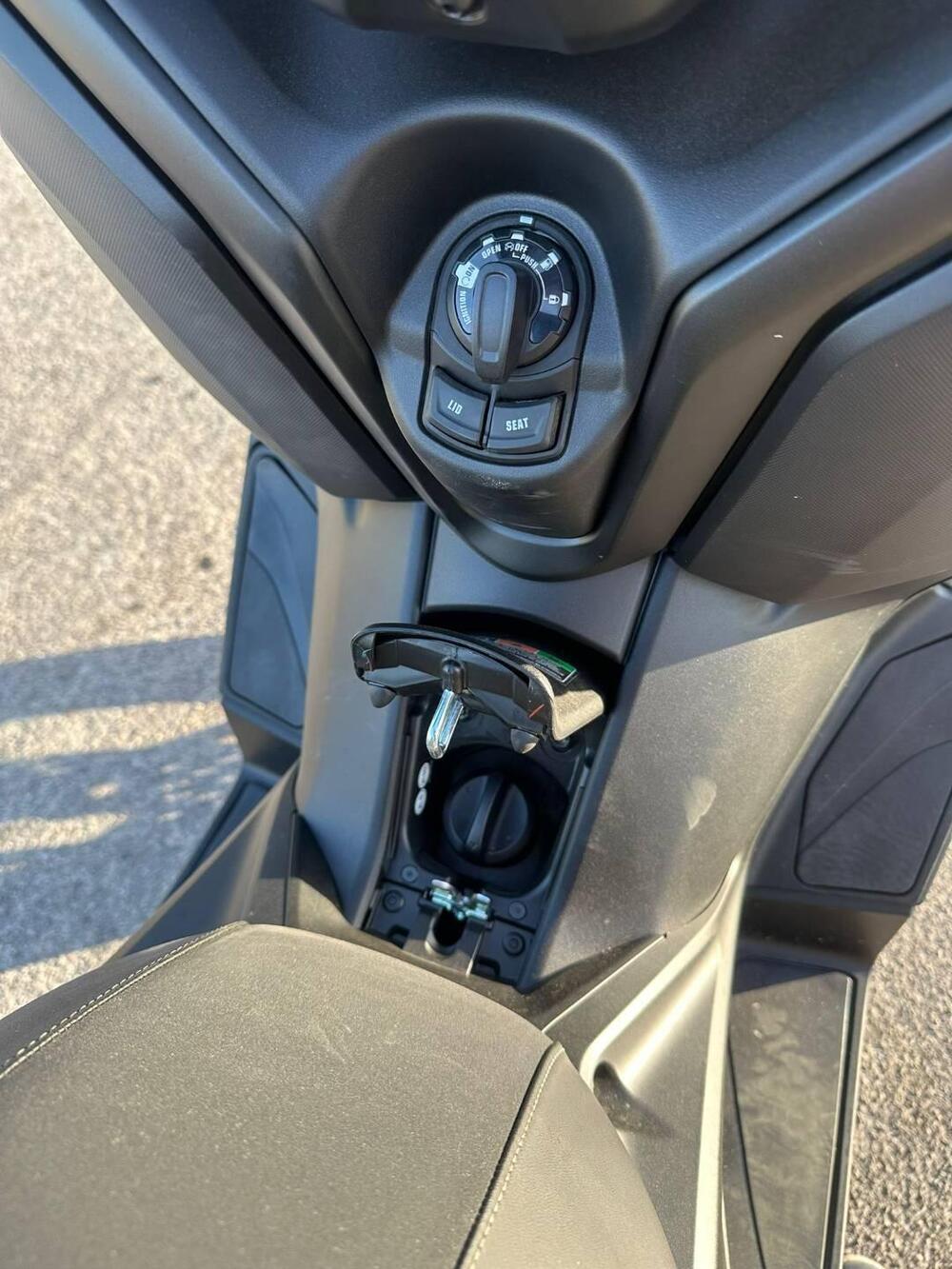 Yamaha X-Max 300 (2025 - 26) (7)