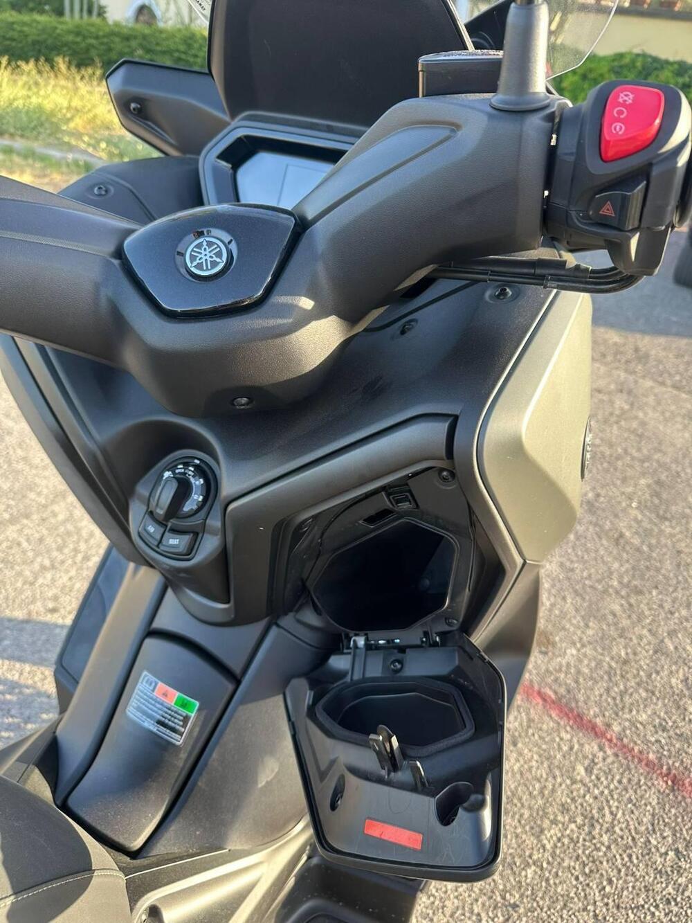 Yamaha X-Max 300 (2025 - 26) (11)