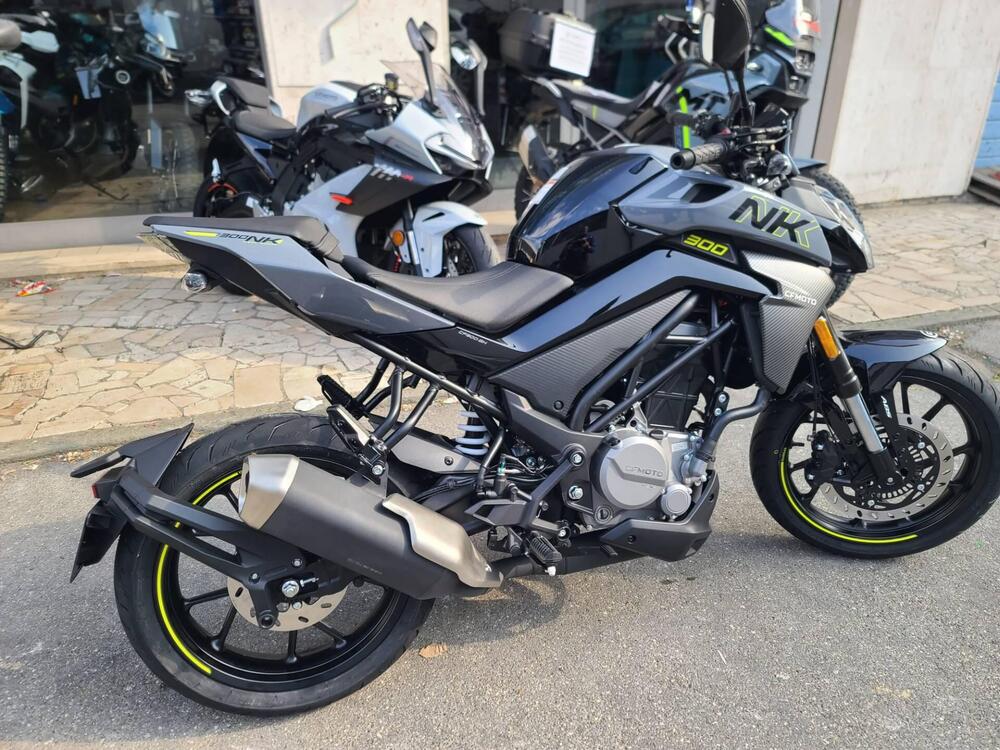 CFMOTO 300NK (2021 - 26) (4)