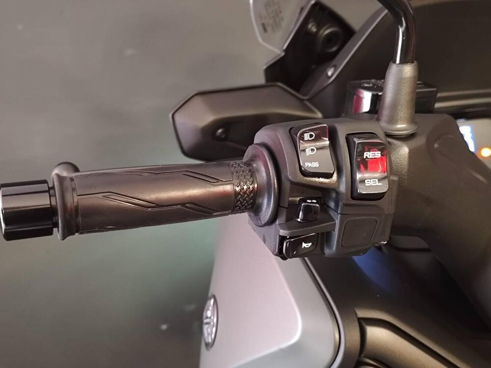 Yamaha X-Max 300 (2025 - 26) (18)