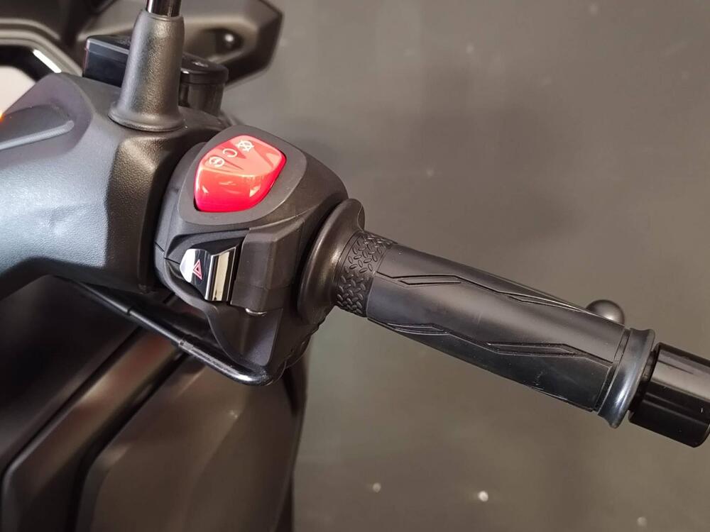 Yamaha X-Max 300 (2025 - 26) (19)