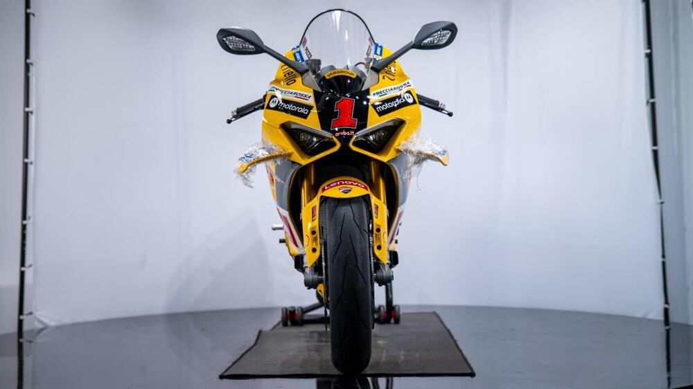 Ducati Panigale V4 Bagnaia 2022 World Champion Replica (2023) (3)