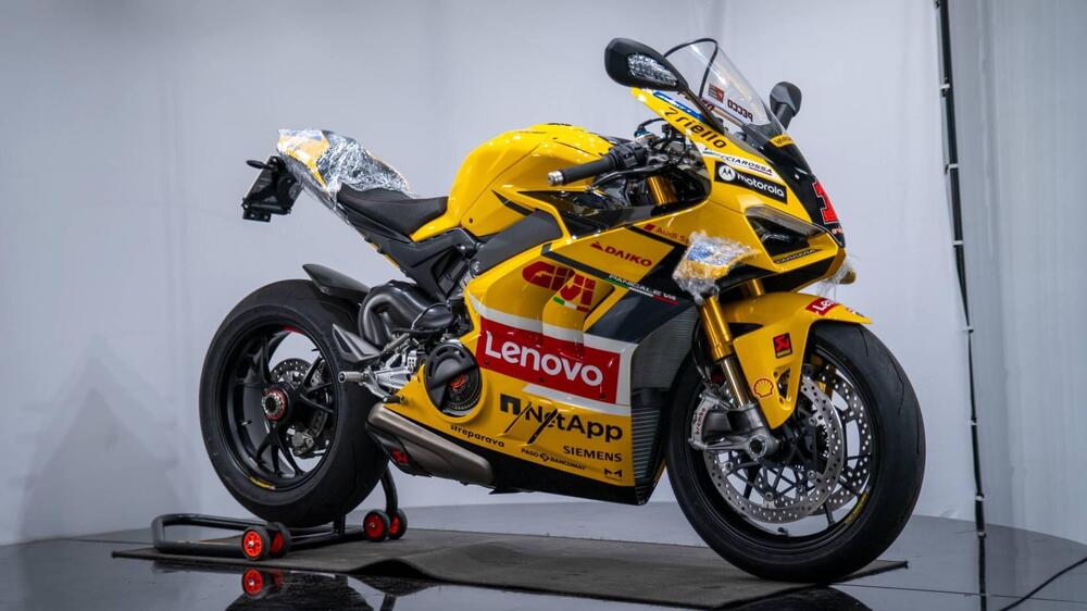 Ducati Panigale V4 Bagnaia 2022 World Champion Replica (2023) (4)