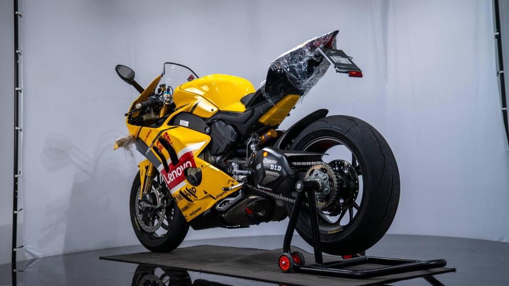 Ducati Panigale V4 Bagnaia 2022 World Champion Replica (2023) (8)