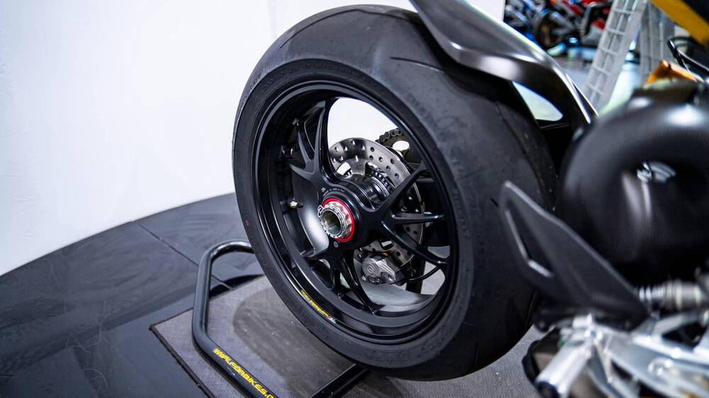 Ducati Panigale V4 Bagnaia 2022 World Champion Replica (2023) (16)