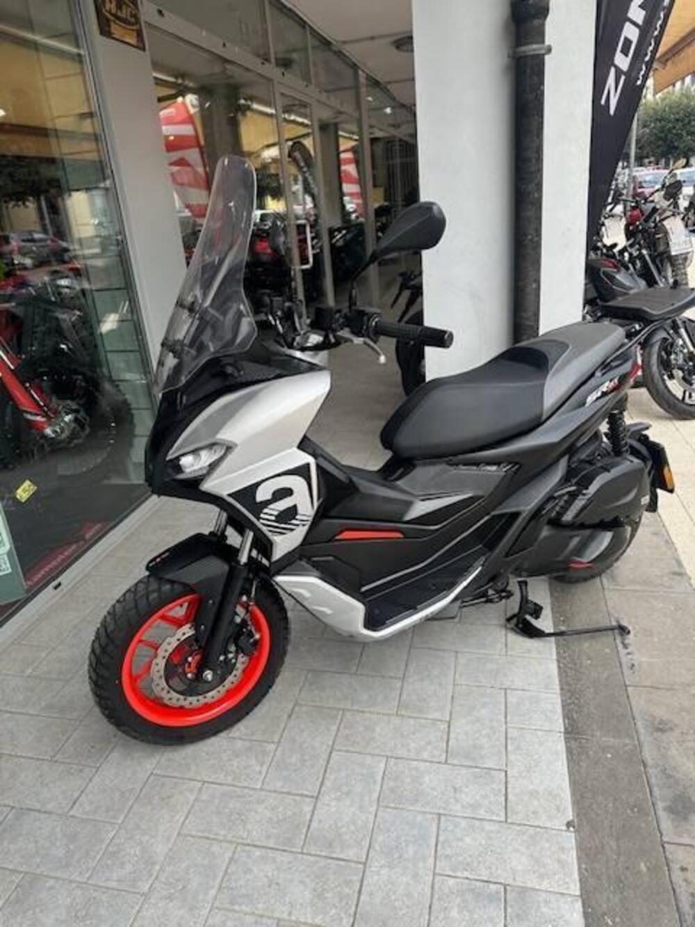 Aprilia SR GT 200 Sport (2022 - 24) (4)