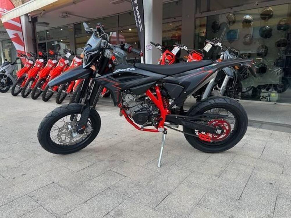 Betamotor RR 125 4T Motard R (2025 - 26) (4)