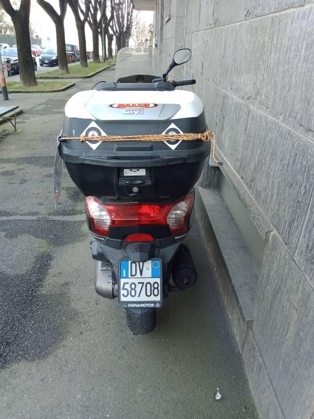 Kymco Downtown 300i (2009 - 17) (4)