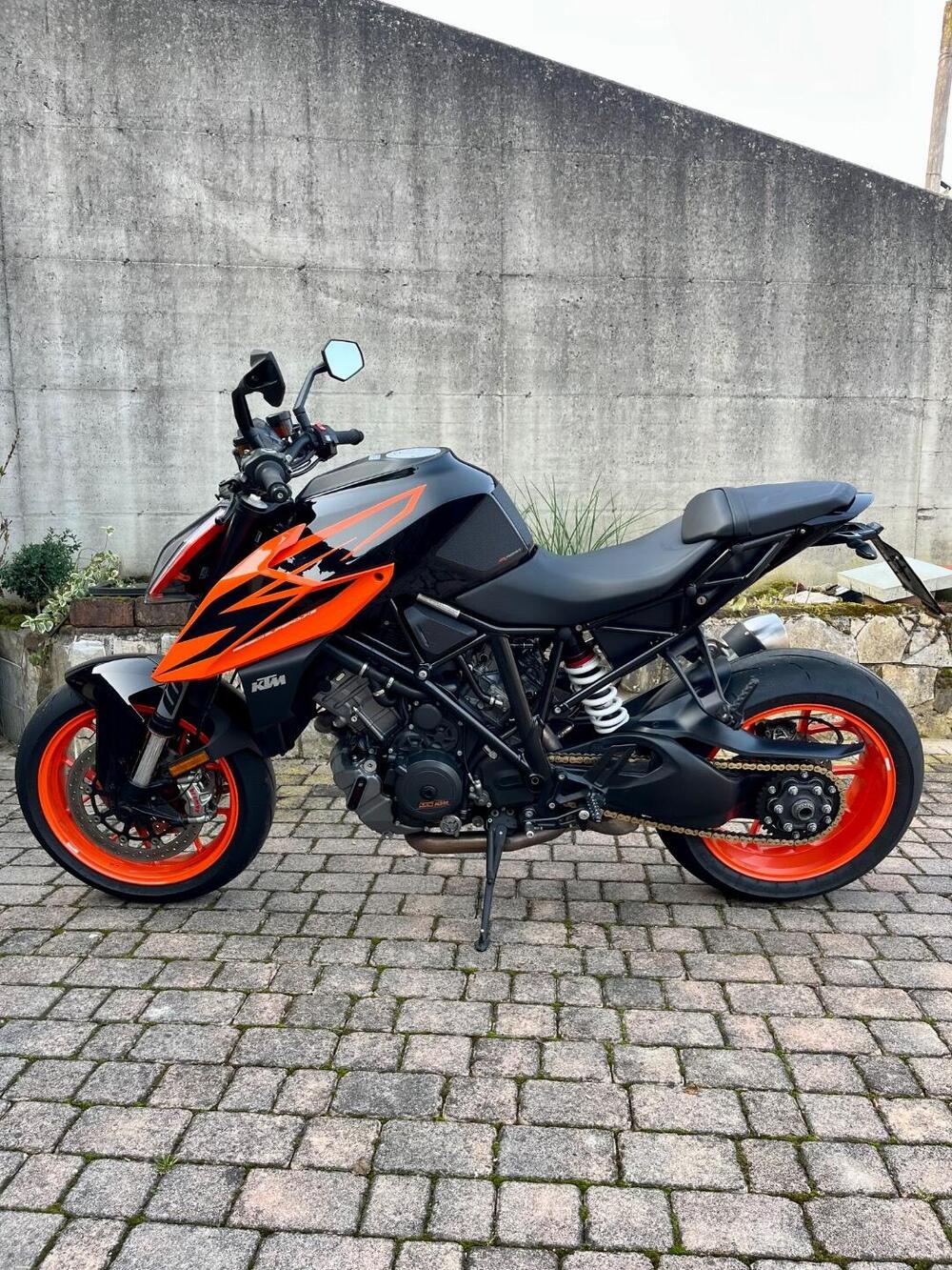 KTM 1290 Super Duke R (2019) (2)