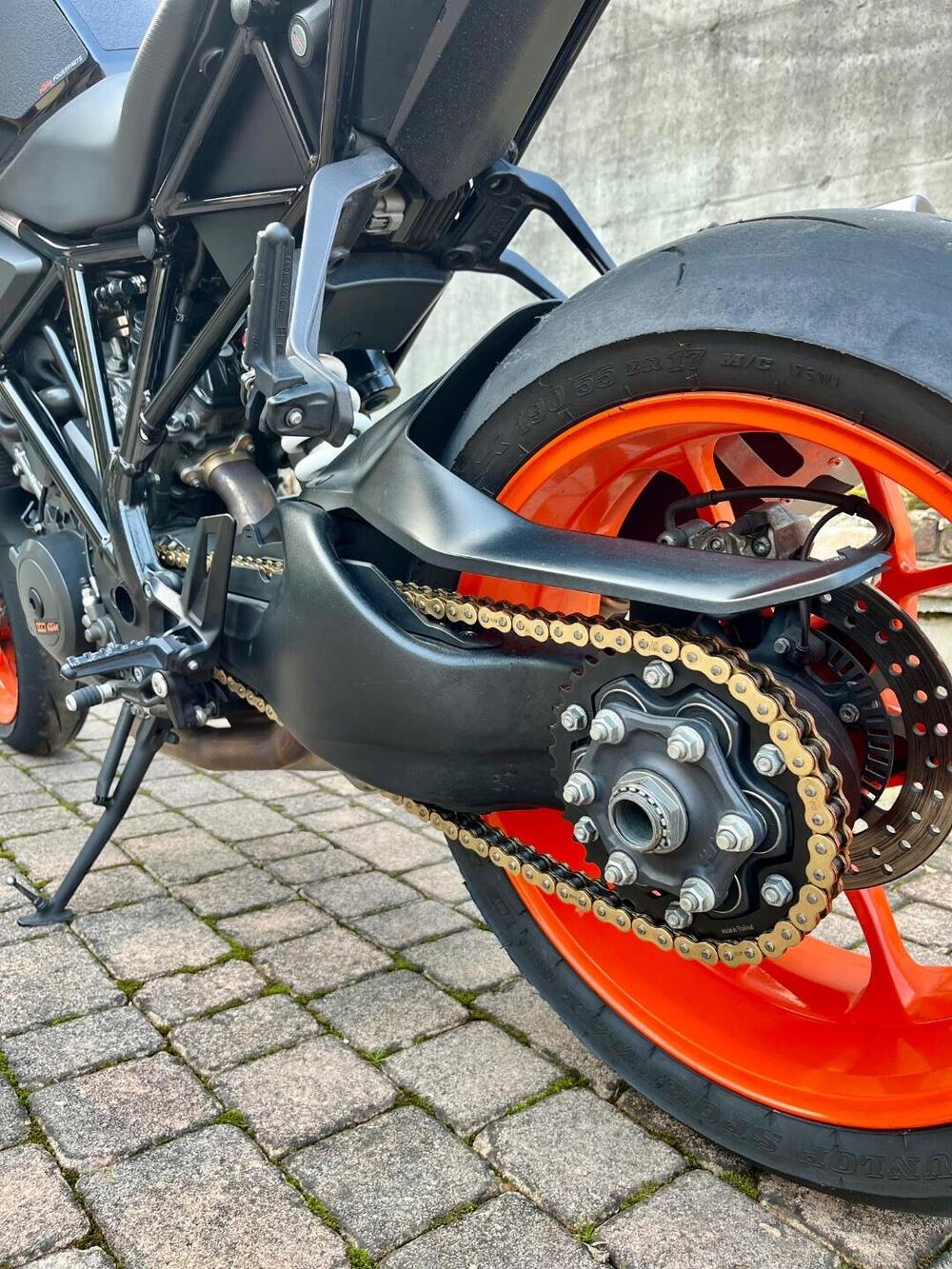 KTM 1290 Super Duke R (2019) (4)