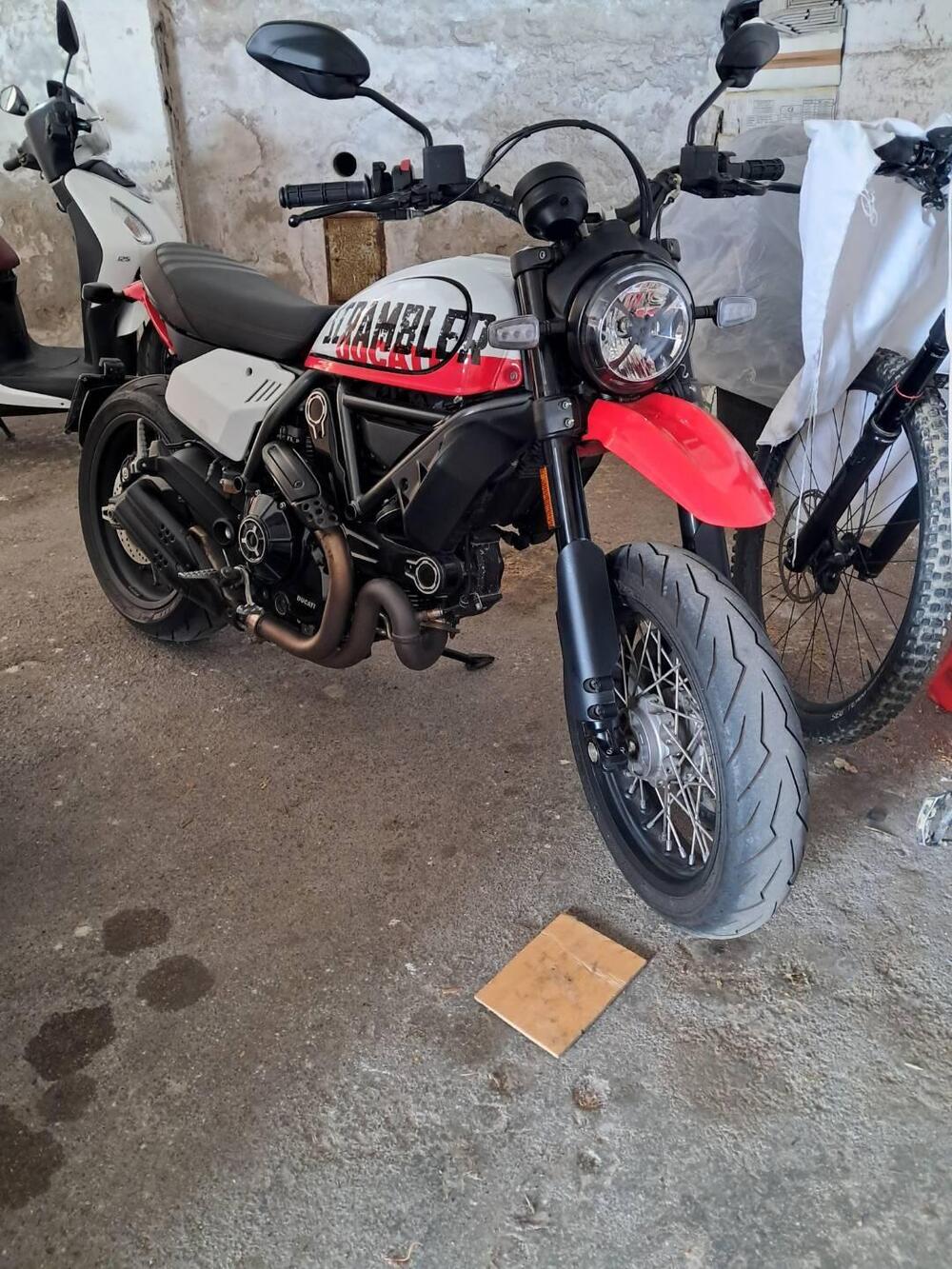 Ducati Scrambler 800 Urban Motard (2022) (2)