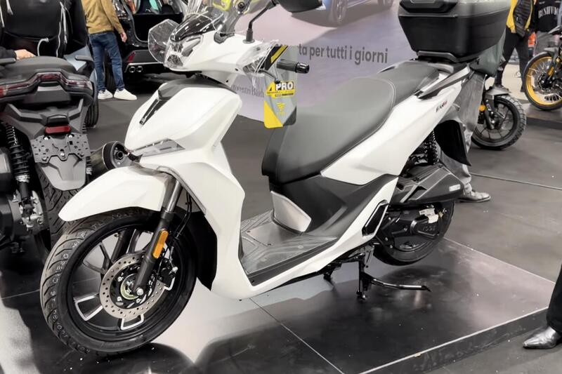 Voge conquista Motodays 2026: dalla regina Valico 900 DSX allo scooter SR16 [VIDEO]