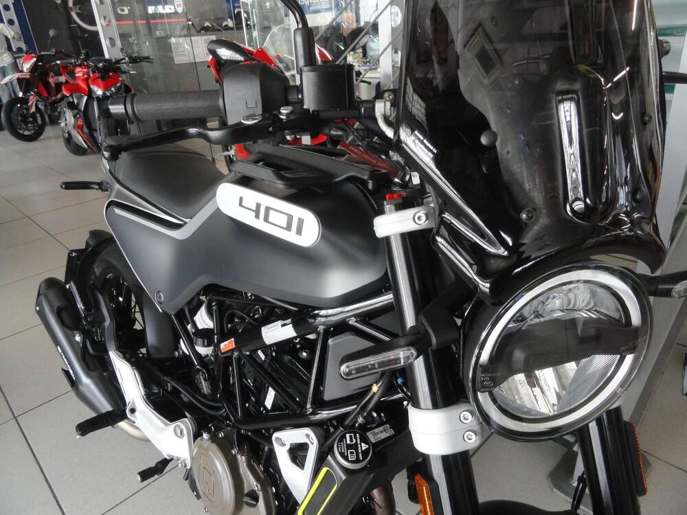 Husqvarna Svartpilen 401 (2021 - 23) (4)