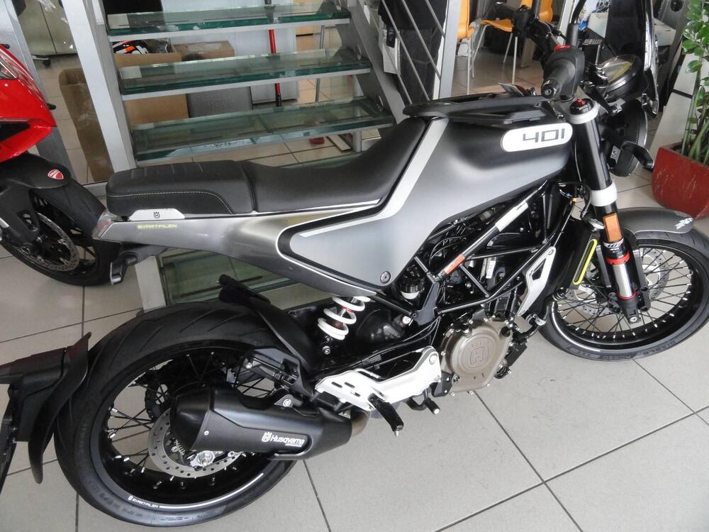 Husqvarna Svartpilen 401 (2021 - 23) (5)