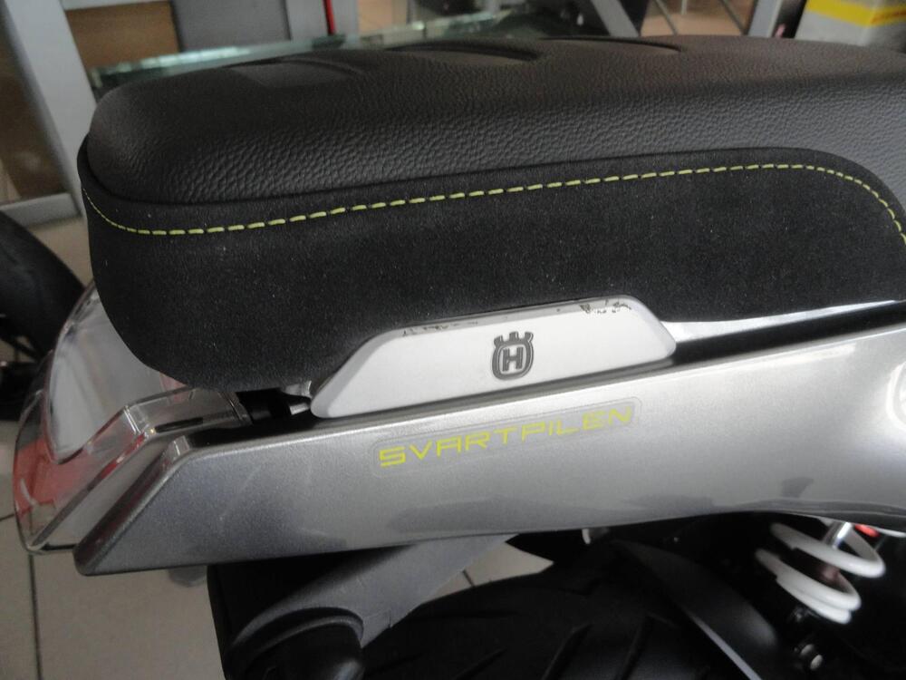 Husqvarna Svartpilen 401 (2021 - 23) (7)