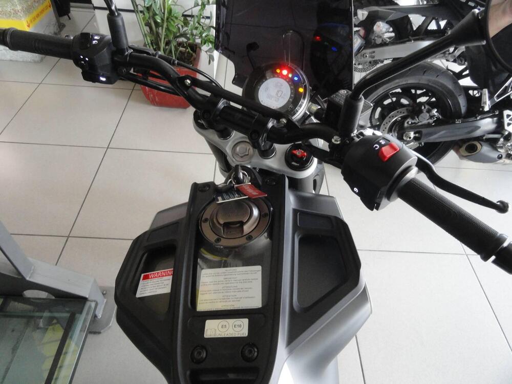 Husqvarna Svartpilen 401 (2021 - 23) (8)