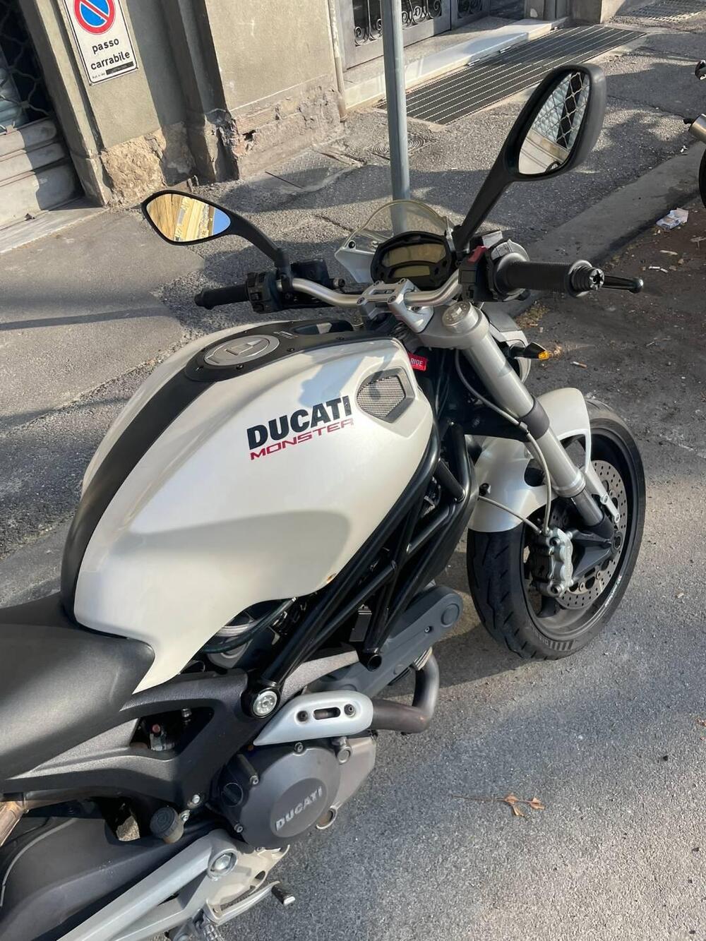 Ducati Monster 696 (2008 - 13) (2)