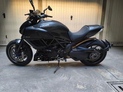 Ducati Diavel 1200 Carbon (2010 - 13) usata
